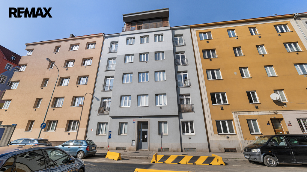 Pohled na dům z ulice