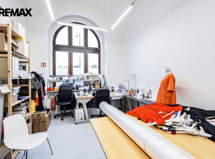 Pronájem obchodní prostory, 286 m²