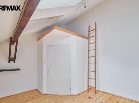 Pronájem bytu, 2+1, 77 m²