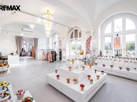 Pronájem obchodní prostory, 286 m²