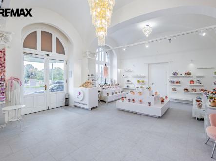 Pronájem obchodní prostory, 286 m²