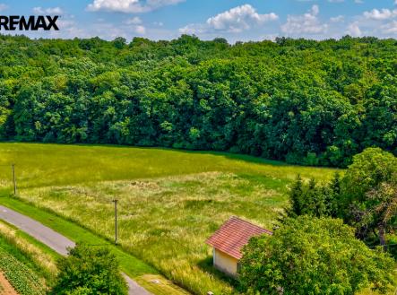 Prodej pozemku pro bydlení, 1 305 m²