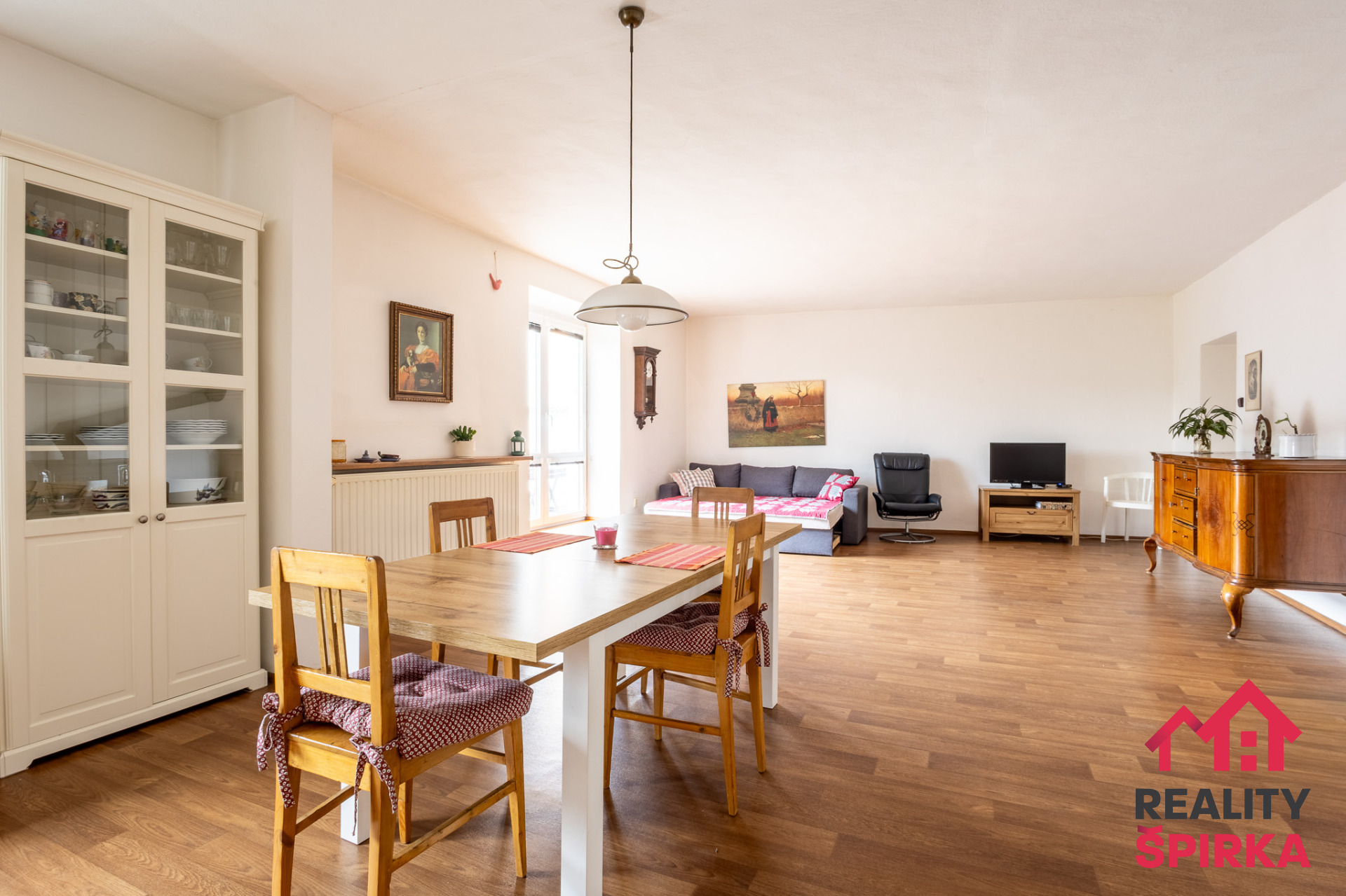 Prodej bytu 3+1, 154 m2 s terasou, zahradou a restaurací, Moravská Třebová