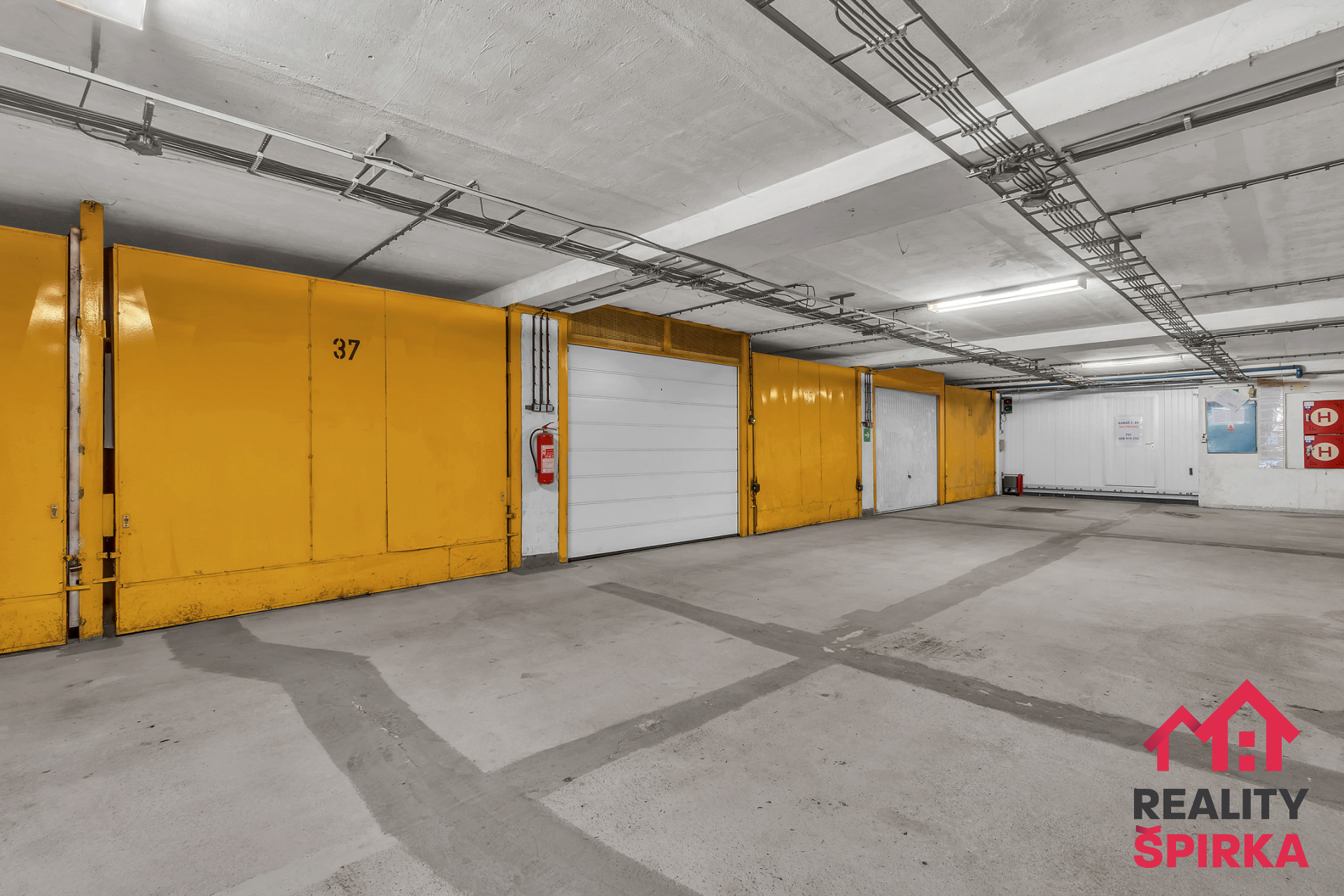 Prodej, garáž 18 m2, ul. Na chobotě, Řepy, Praha 6