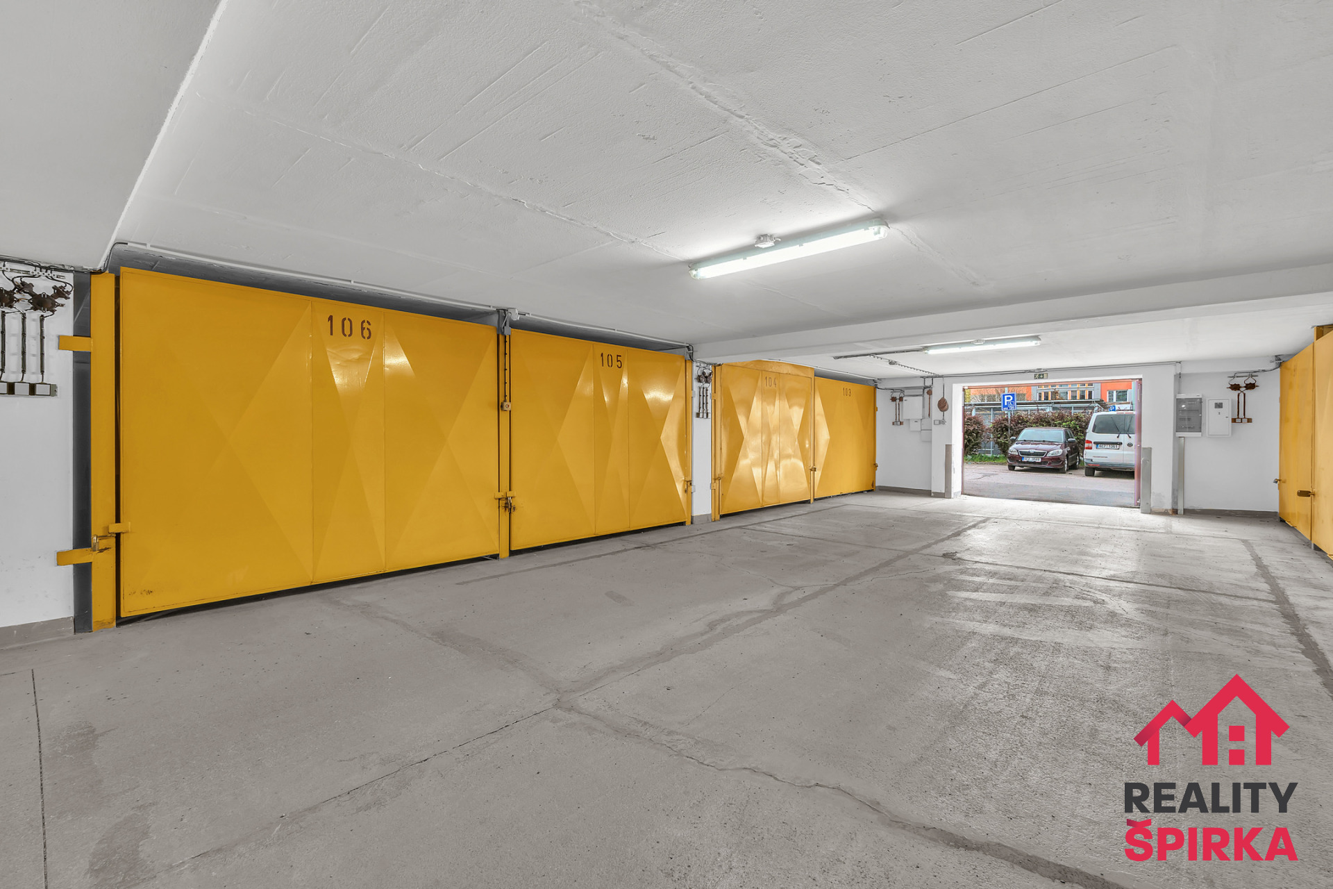 Prodej, garáž 18 m2, ul. Makovského, Řepy, Praha 6