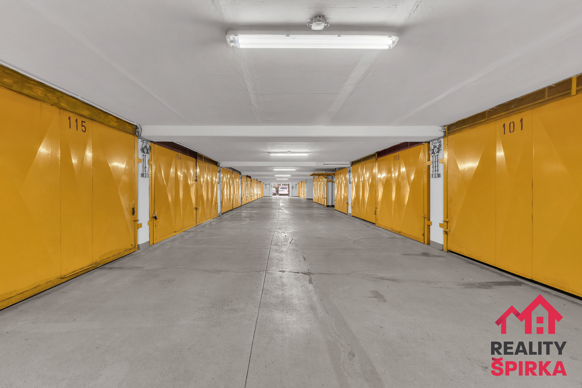 Prodej, garáž 18 m2, ul. Makovského, Řepy, Praha 6