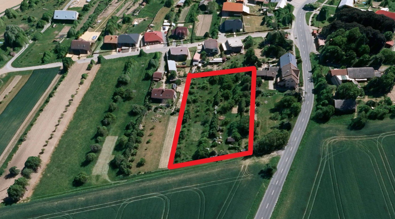 trávník satelit