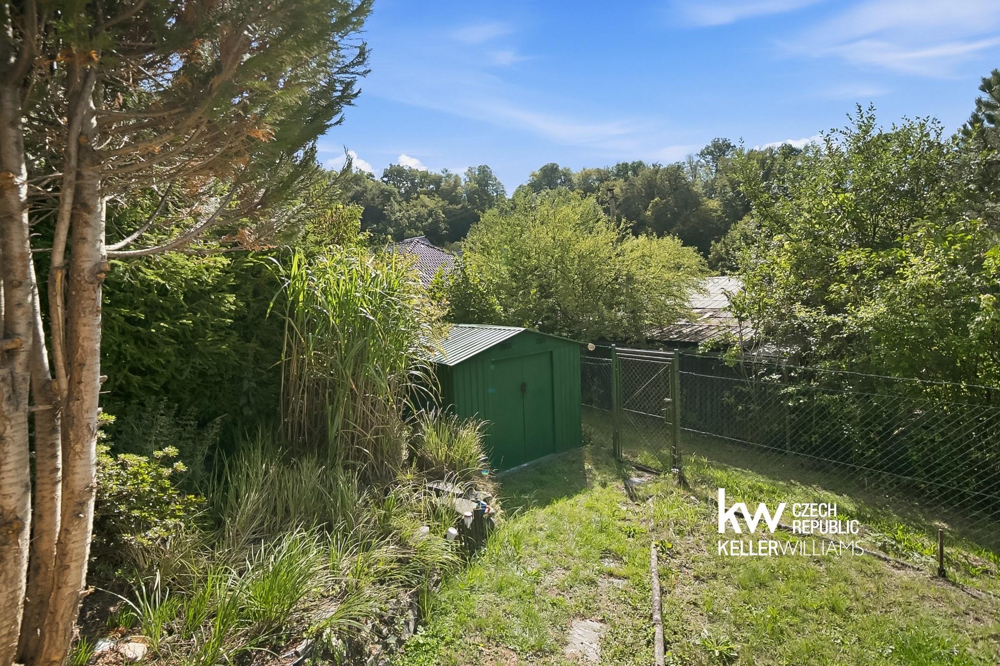Prodej chaty 19 m² s pozemkem 407 m² + terasa 8 m²