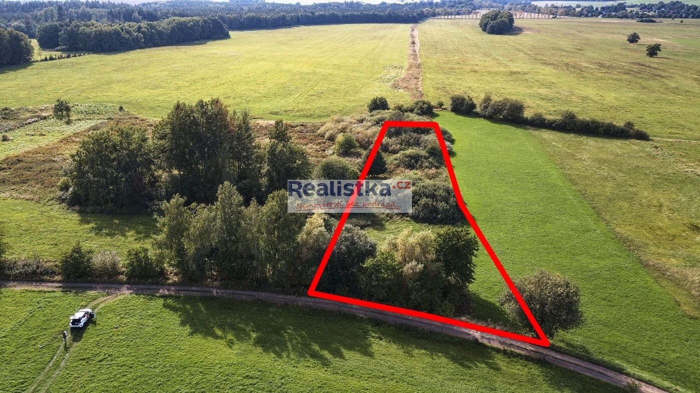 Pozemek ke komerčnímu využití 5400 m2 v obci Trokavec
