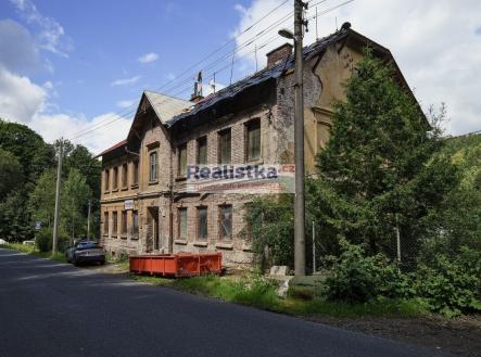 Prodej - nájemní dům, 830 m²