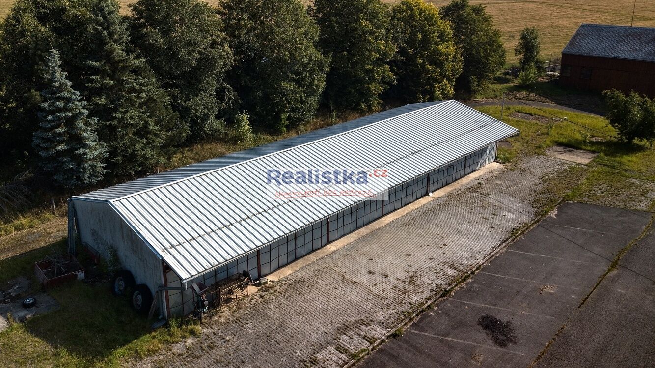 Prodej rovinatého stavebního pozemku 5 987 m² se stavbou – Broumov u Zadního Chodova