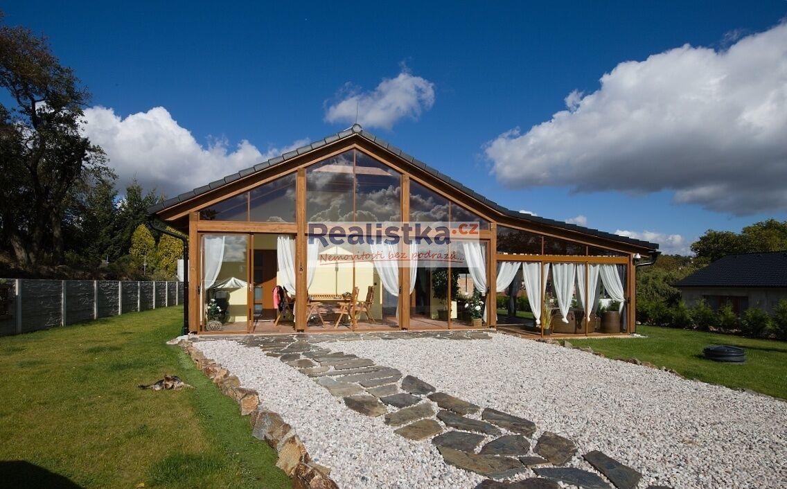 Rodinný dům 4+kk, 235 m², pozemek 1100 m² – 15 min od Plzně (Kbelany)