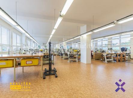 Prodej komerčního objektu, sklad, 1 990 m²