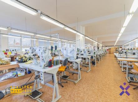 Prodej komerčního objektu, sklad, 1 990 m²