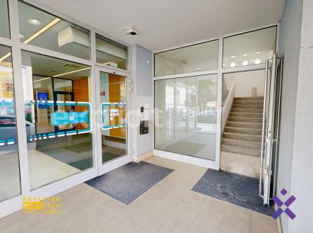 Pronájem kanceláře, 80 m²