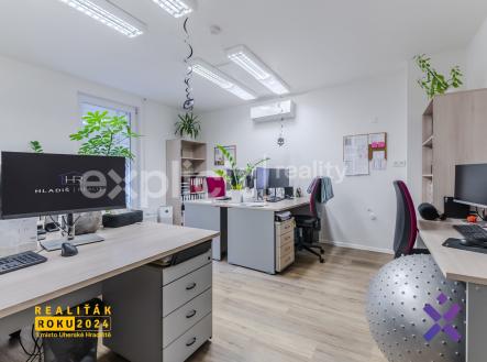 Prodej obchodní prostor, 630 m²