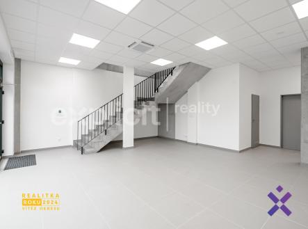 Pronájem obchodní prostor, 444 m²