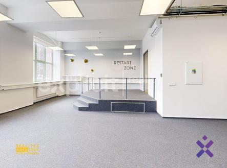 Pronájem kanceláře, 421 m²