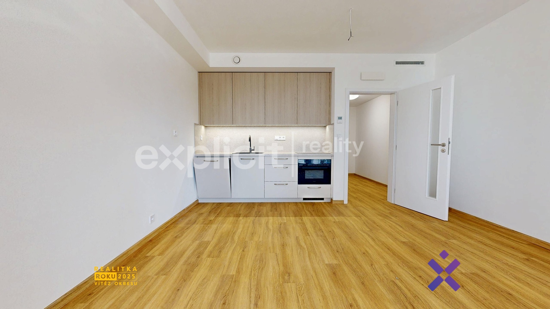 Filip Hladiš-realitní makléř, Podnájem bytu 1+kk 39 m² v novostavbě projektu Comenius Towers, Uhersk