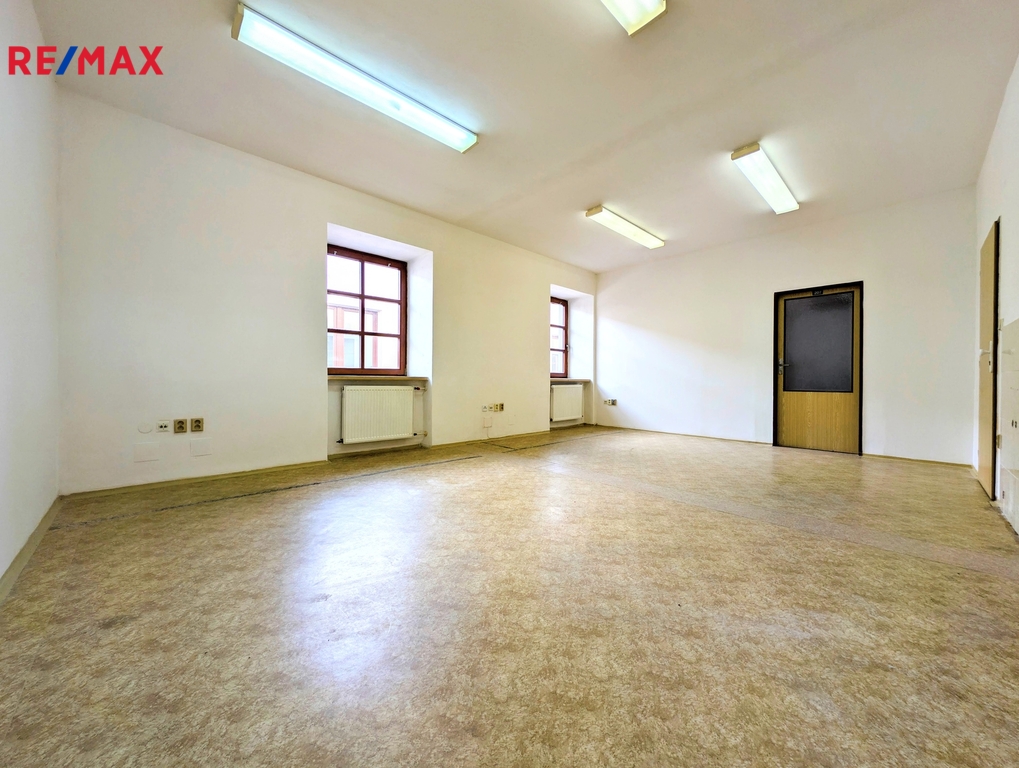 kanceláře v 2. NP ...