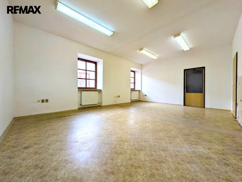 kanceláře v 2. NP ...