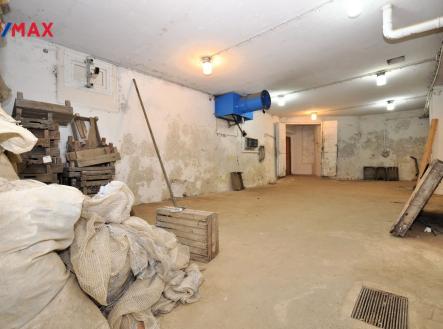 Pronájem skladovací prostor, 133 m²