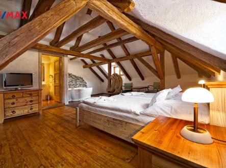 Prodej hotel, 1 920 m²