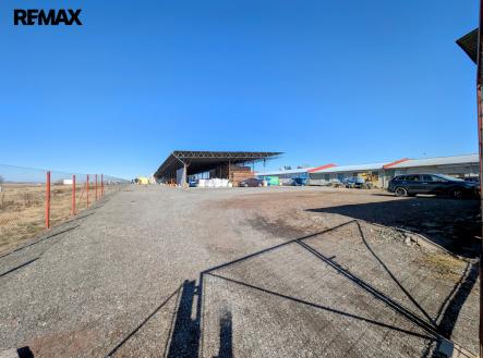 Pronájem skladovací prostor, 2 110 m²