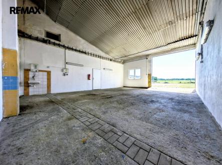 Pronájem skladu, 2 110 m²