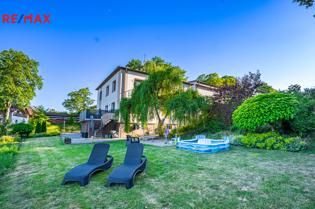 zahrada rodinného domu ...