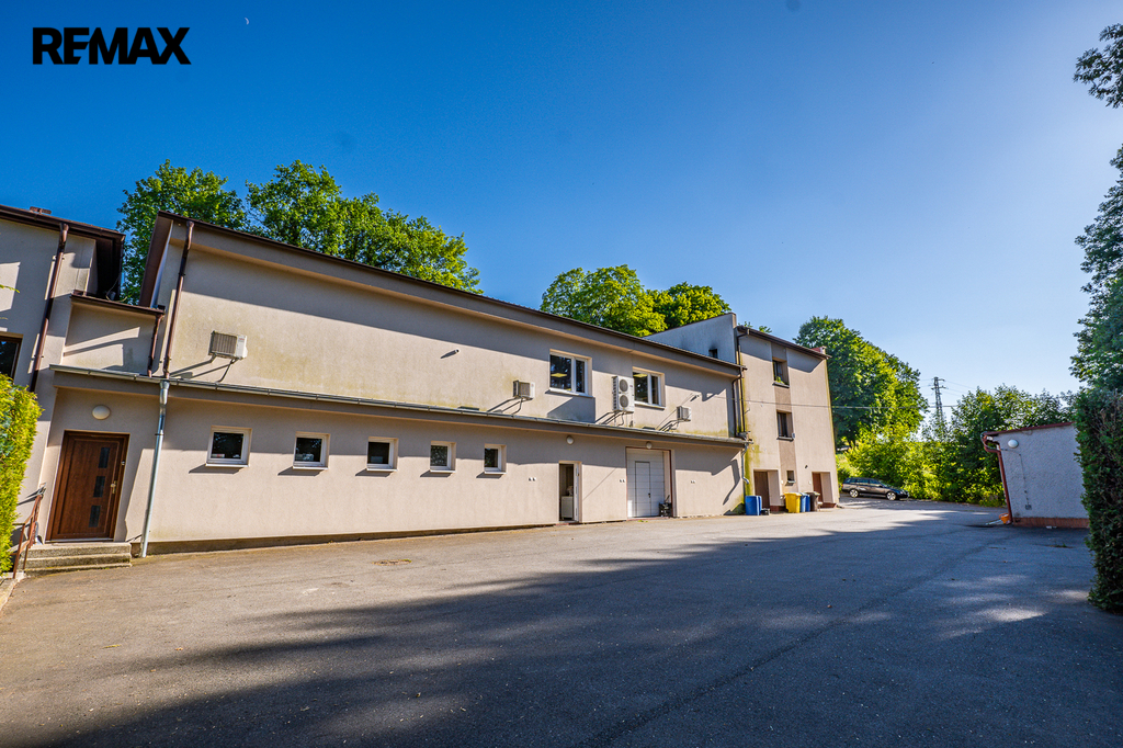 dvůr a výrobní/skladovací část ...