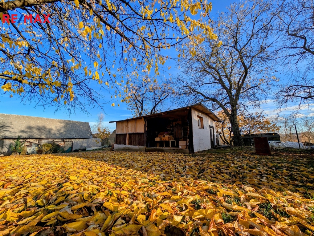 se stavbou chaty ...