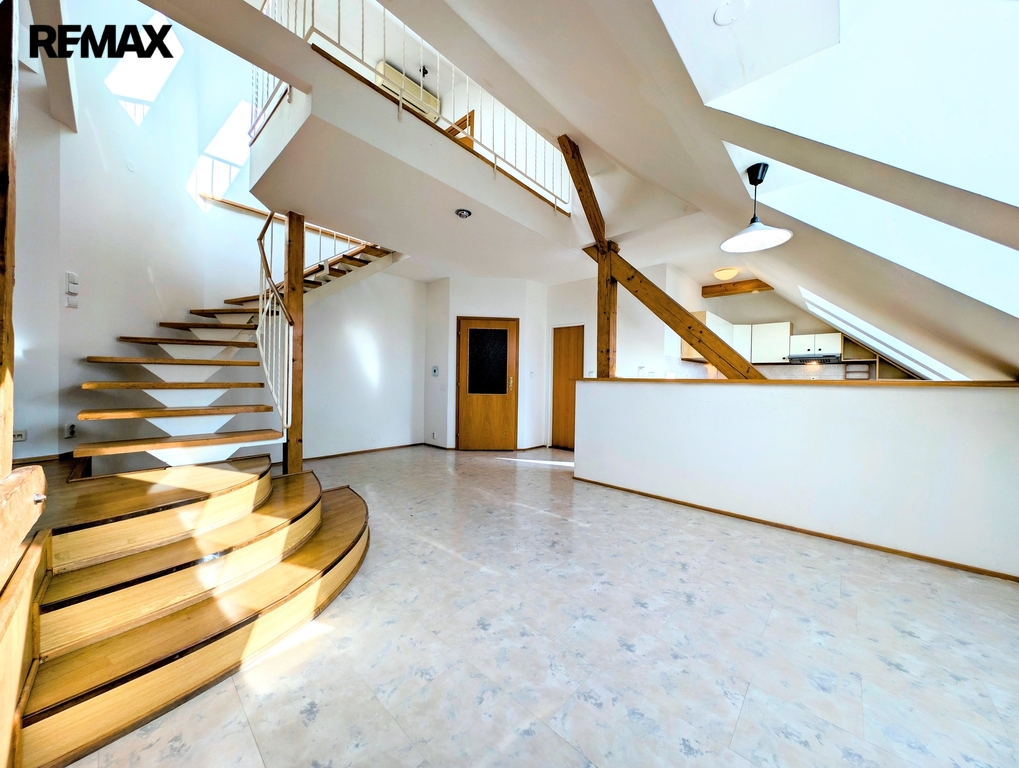 byt do poschodí ...