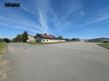 Pronájem skladu, 1 750 m²