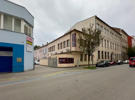 Pronájem - obchodní prostor, 151 m²