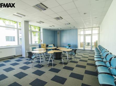 Pronájem obchodní prostor, 81 m²