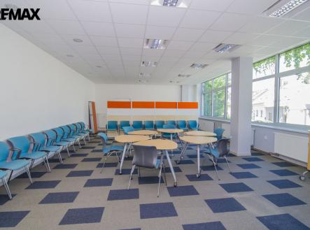 Pronájem obchodní prostor, 81 m²