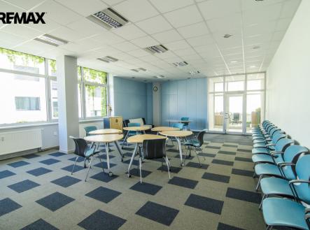 Pronájem obchodní prostory, 81 m²