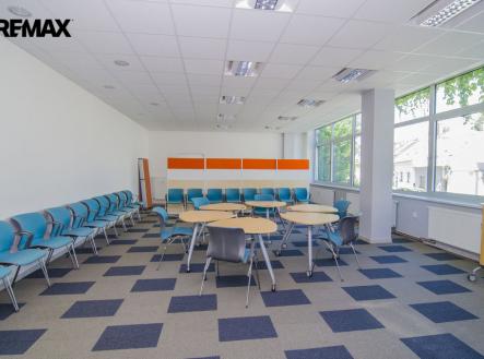 Pronájem obchodní prostory, 81 m²