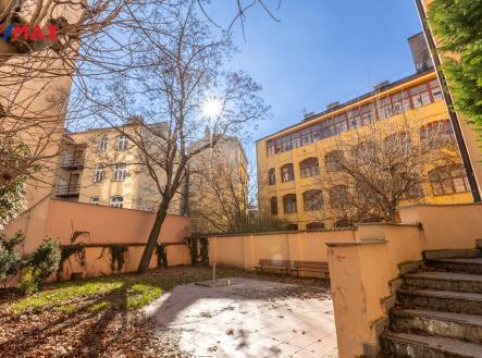 Prodej nájemního domu, 728 m²