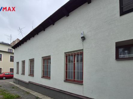Pronájem - obchodní prostor, 129 m²