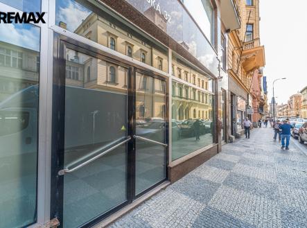 Pronájem obchodní prostor, 526 m²