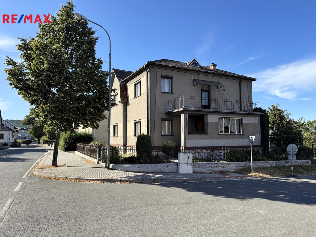 Pohled na dům z ulice Sokolská směr Růžové údolí