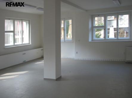 Pronájem obchodní prostor, 90 m²