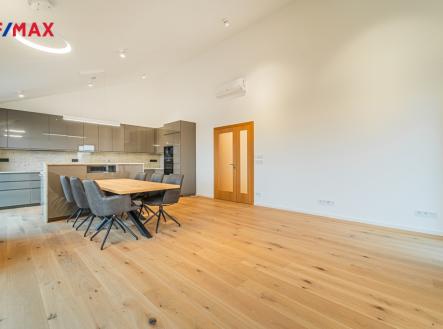 Pronájem bytu, 3+kk, 92 m²