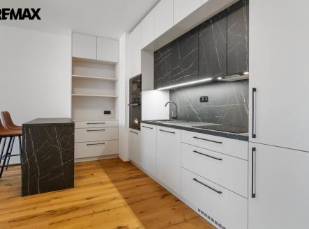 Pronájem bytu, 2+kk, 77 m²