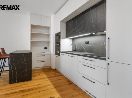 Pronájem bytu, 2+kk, 77 m²