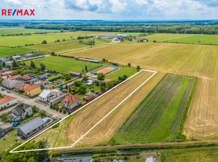 Prodej pozemku pro bydlení, 3 821 m²