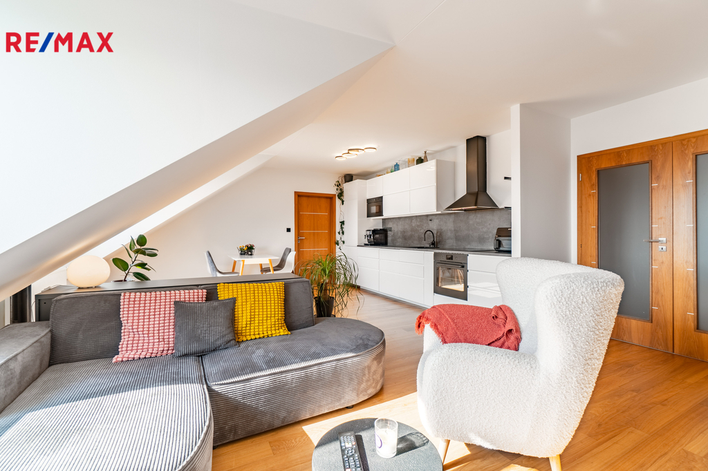 Obývací pokoj s kuchyní