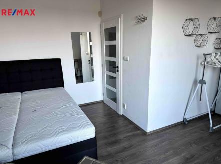 Pronájem bytu, 1+kk, 32 m²
